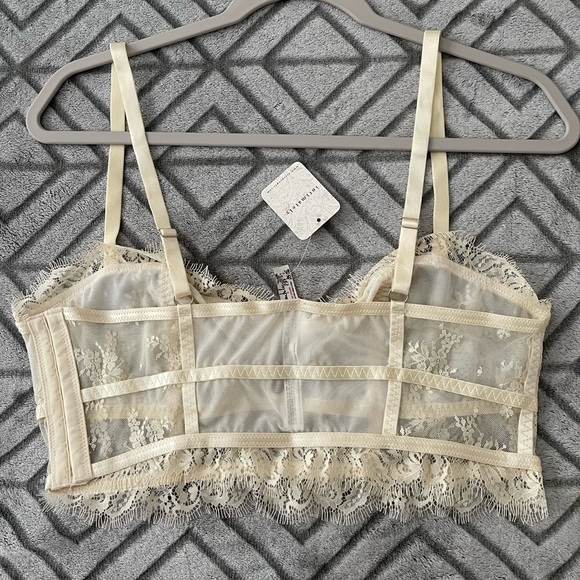 Cream/ivory layer in lace bustier free people M new with tags - Picture 2 of 4